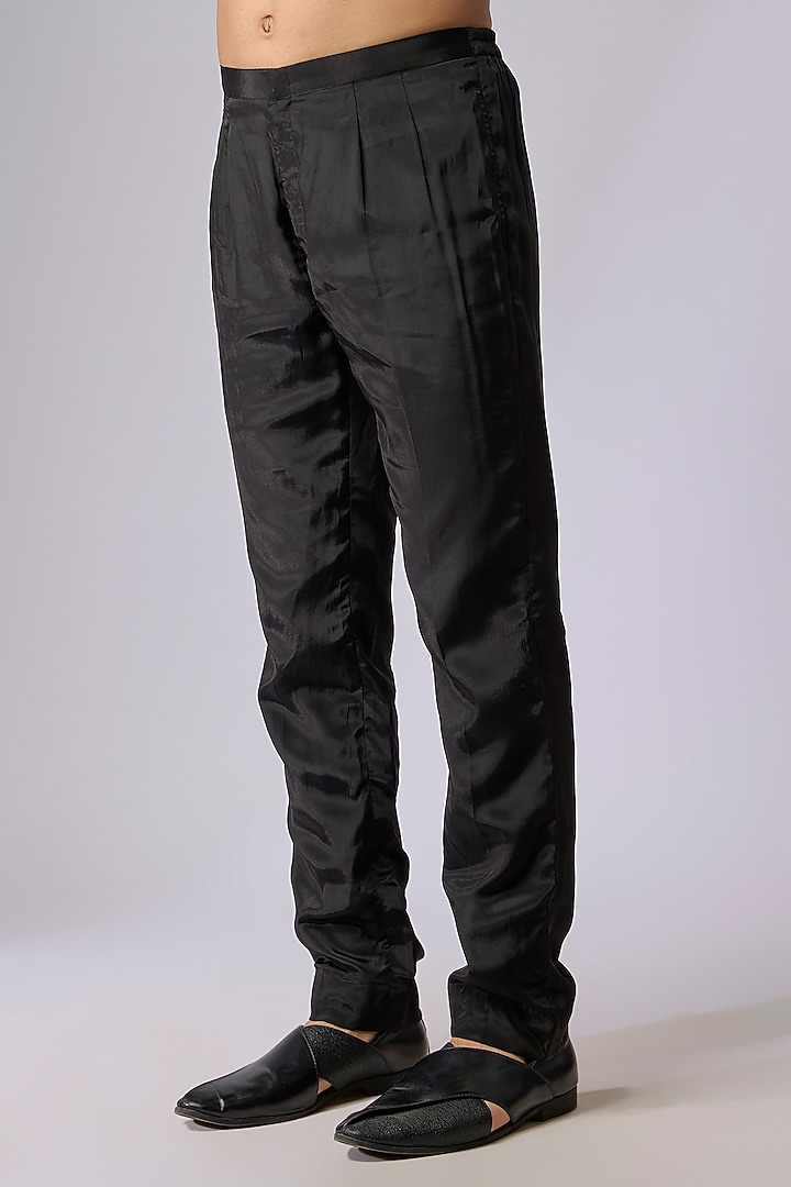 Black Crepe Kurta Set by Sva By Sonam & Paras Modi Men at Pernia's Pop Up Shop
