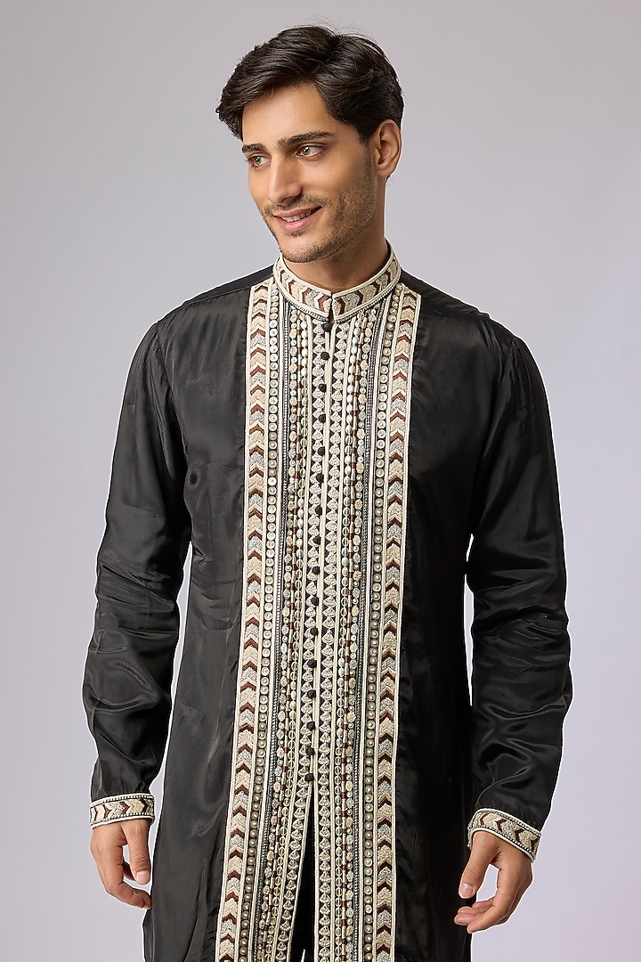 Black Crepe Kurta Set by Sva By Sonam & Paras Modi Men at Pernia's Pop Up Shop