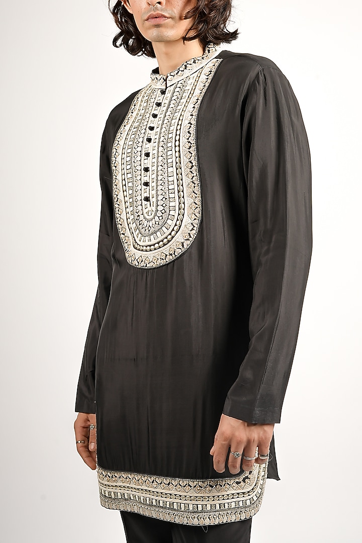 Black Crepe Embroidered Kurta Set by SVA BY SONAM & PARAS MODI Men at Pernia's Pop Up Shop