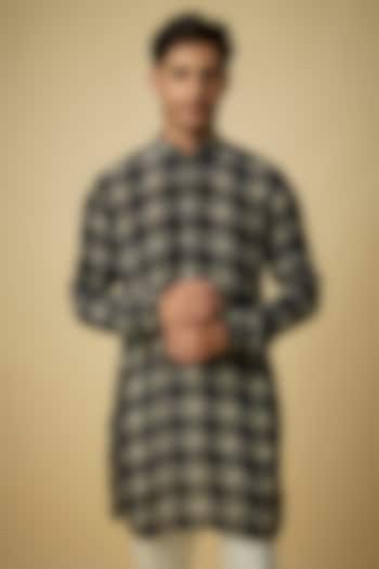 Black Crepe Kurta by Sva By Sonam & Paras Modi Men at Pernia's Pop Up Shop