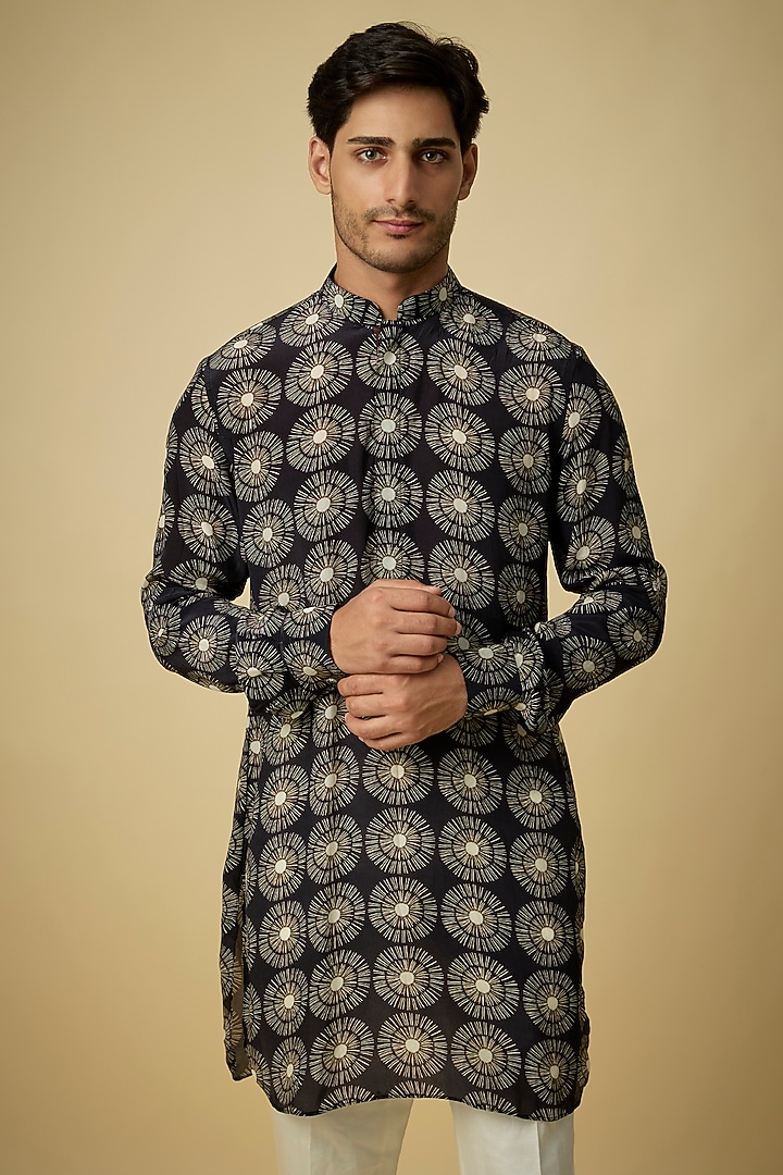 Black Crepe Kurta by Sva By Sonam & Paras Modi Men at Pernia's Pop Up Shop