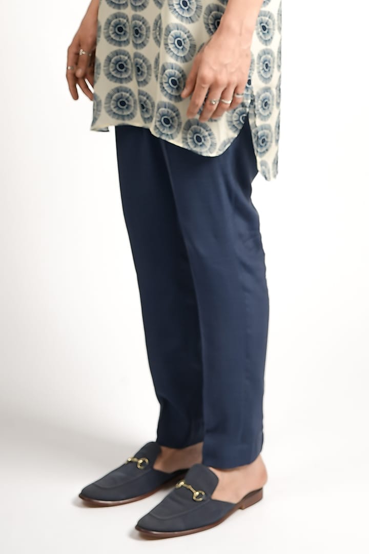 Ivory-Blue Crepe Printed Kurta by SVA BY SONAM & PARAS MODI Men at Pernia's Pop Up Shop