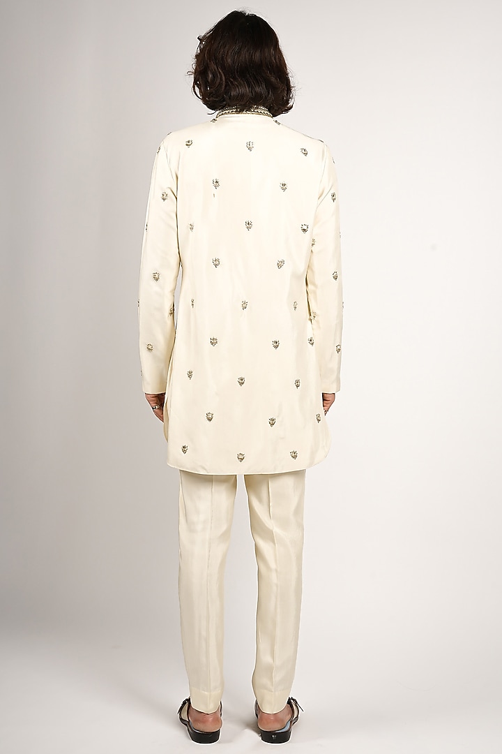 Ivory Crepe Embroidered Kurta Set by SVA BY SONAM & PARAS MODI Men at Pernia's Pop Up Shop