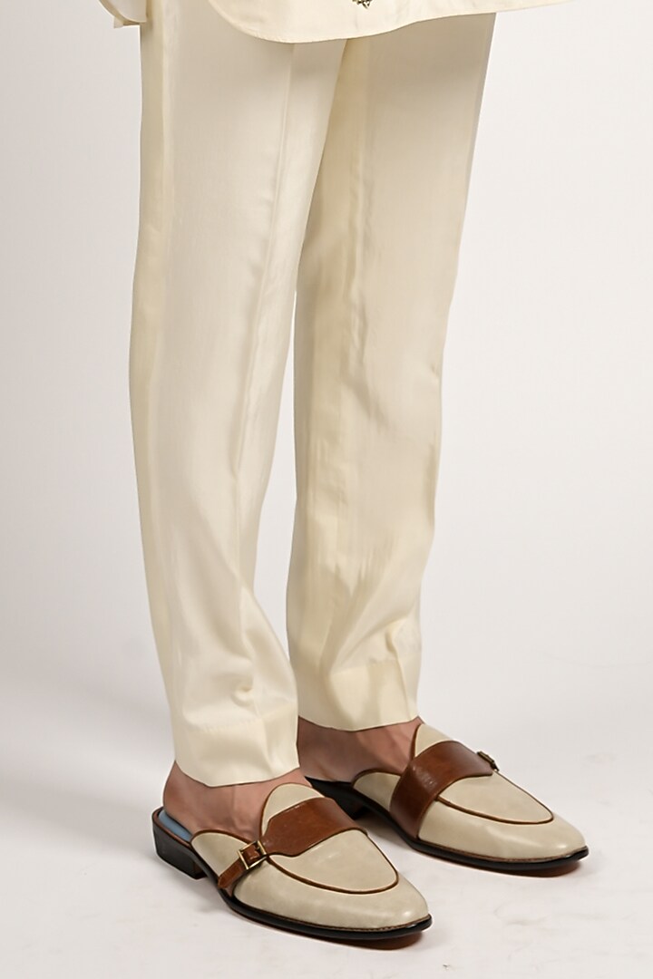 Ivory Crepe Embroidered Kurta Set by SVA BY SONAM & PARAS MODI Men at Pernia's Pop Up Shop