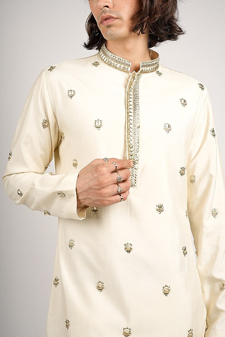 Ivory Crepe Embroidered Kurta Set by SVA BY SONAM & PARAS MODI Men at Pernia's Pop Up Shop