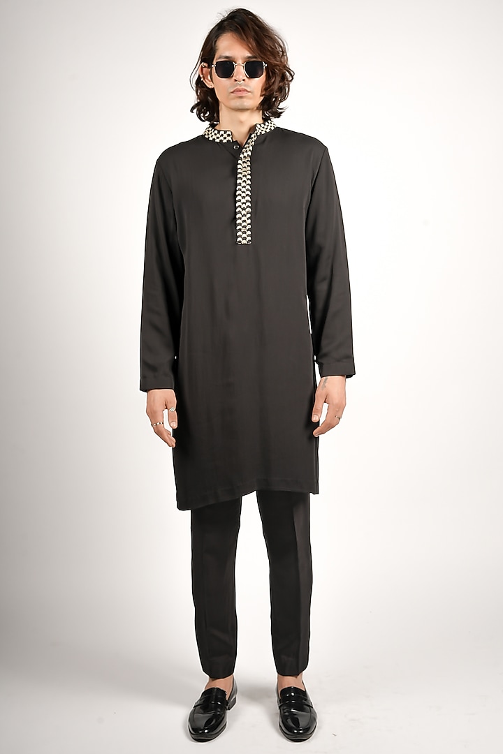 Black Crepe Embellished Kurta Set by SVA BY SONAM & PARAS MODI Men at Pernia's Pop Up Shop