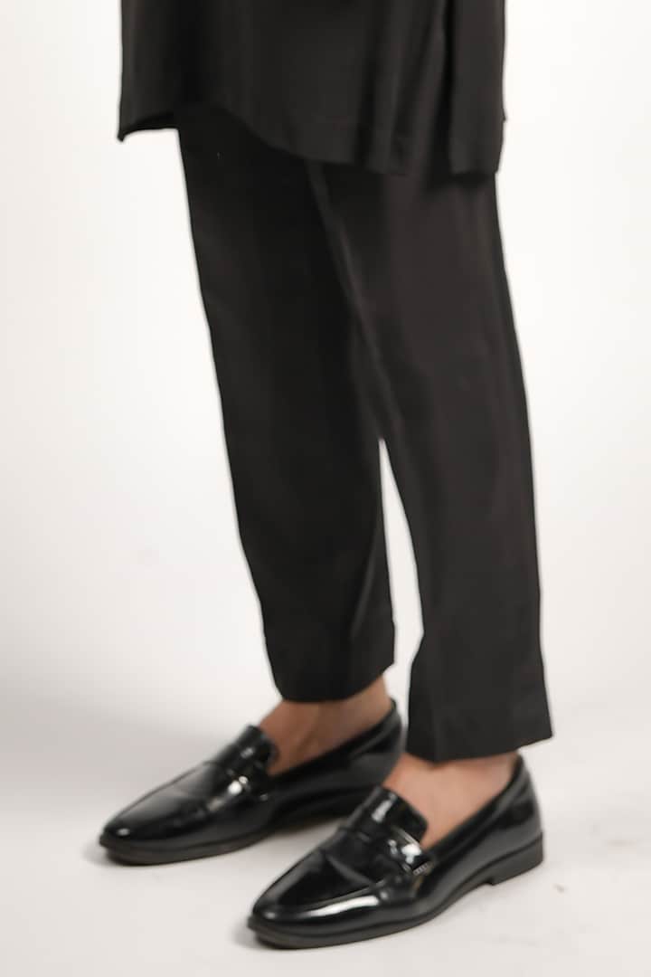 Black Crepe Embellished Kurta Set by SVA BY SONAM & PARAS MODI Men at Pernia's Pop Up Shop