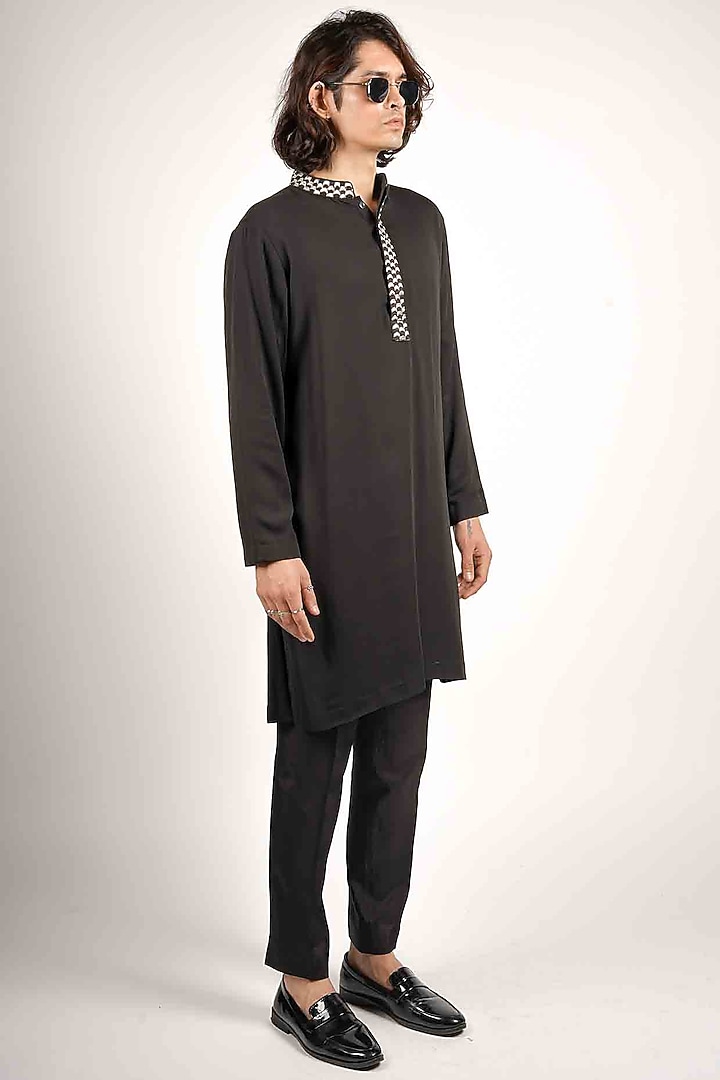 Black Crepe Embellished Kurta Set by SVA BY SONAM & PARAS MODI Men at Pernia's Pop Up Shop