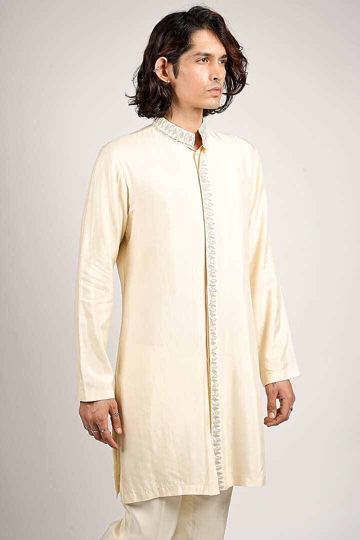 Ivory Crepe Embroidered Kurta Set by Sva By Sonam & Paras Modi Men at Pernia's Pop Up Shop