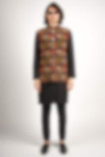 Black Crepe Embroidered Bundi Jacket Set by Sva By Sonam & Paras Modi Men at Pernia's Pop Up Shop