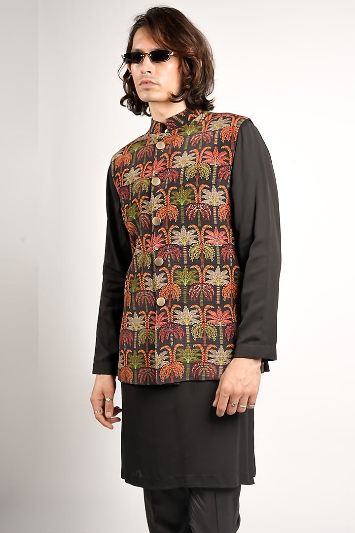 Black Crepe Embroidered Bundi Jacket Set by Sva By Sonam & Paras Modi Men at Pernia's Pop Up Shop