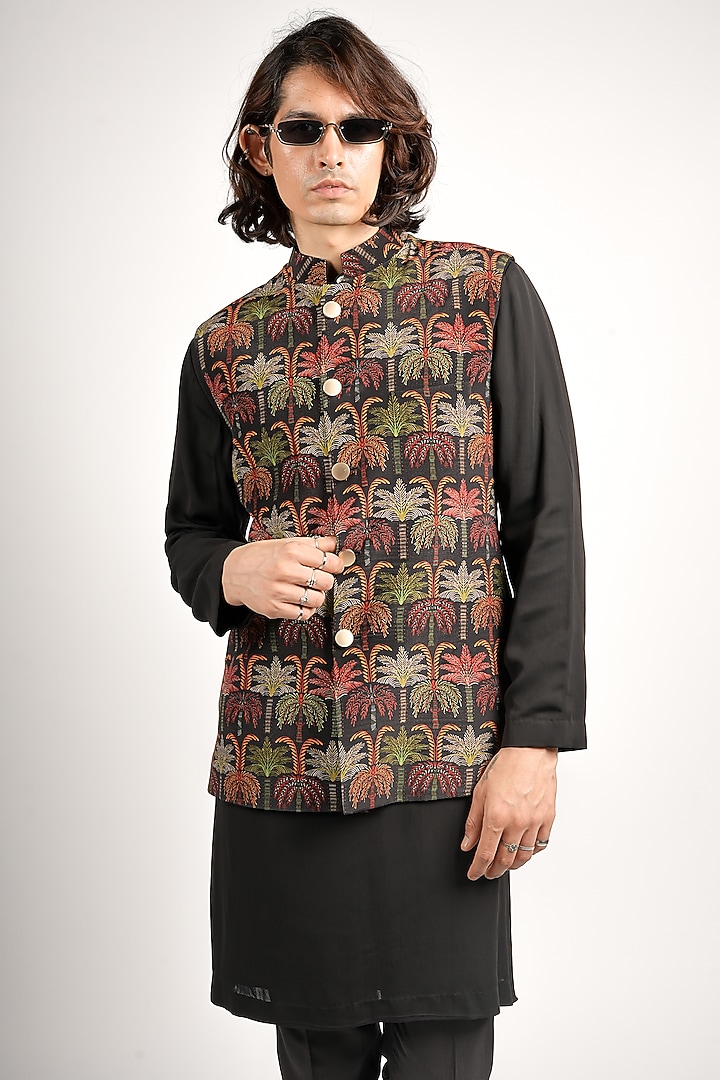 Black Crepe Embroidered Bundi Jacket Set by Sva By Sonam & Paras Modi Men at Pernia's Pop Up Shop