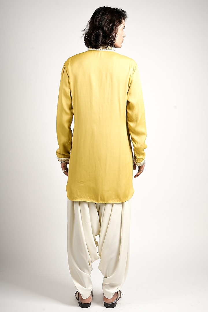 Lime Green Silk Embroidered Kurta Set by Sva By Sonam & Paras Modi Men at Pernia's Pop Up Shop