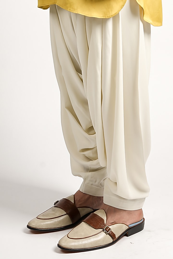 Lime Green Silk Embroidered Kurta Set by Sva By Sonam & Paras Modi Men at Pernia's Pop Up Shop