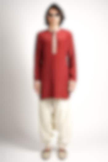 Maroon Crepe Embroidered Kurta Set by Sva By Sonam & Paras Modi Men at Pernia's Pop Up Shop