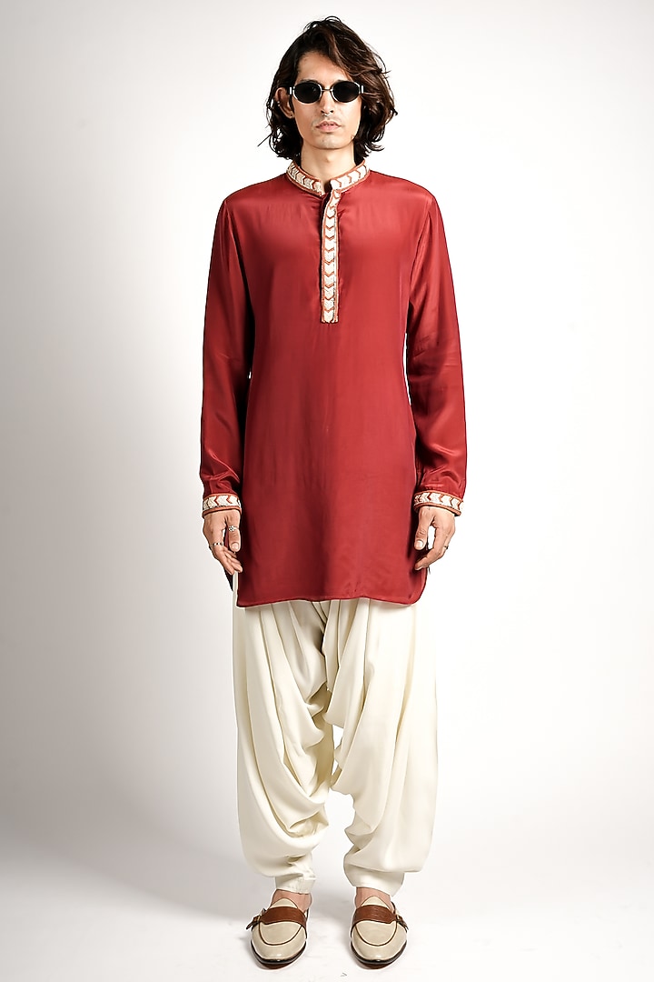 Maroon Crepe Embroidered Kurta Set by Sva By Sonam & Paras Modi Men at Pernia's Pop Up Shop