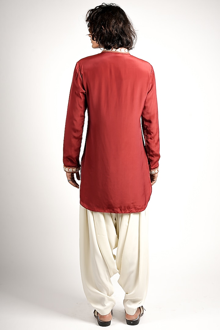 Maroon Crepe Embroidered Kurta Set by Sva By Sonam & Paras Modi Men at Pernia's Pop Up Shop
