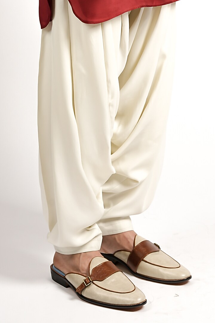 Maroon Crepe Embroidered Kurta Set by Sva By Sonam & Paras Modi Men at Pernia's Pop Up Shop