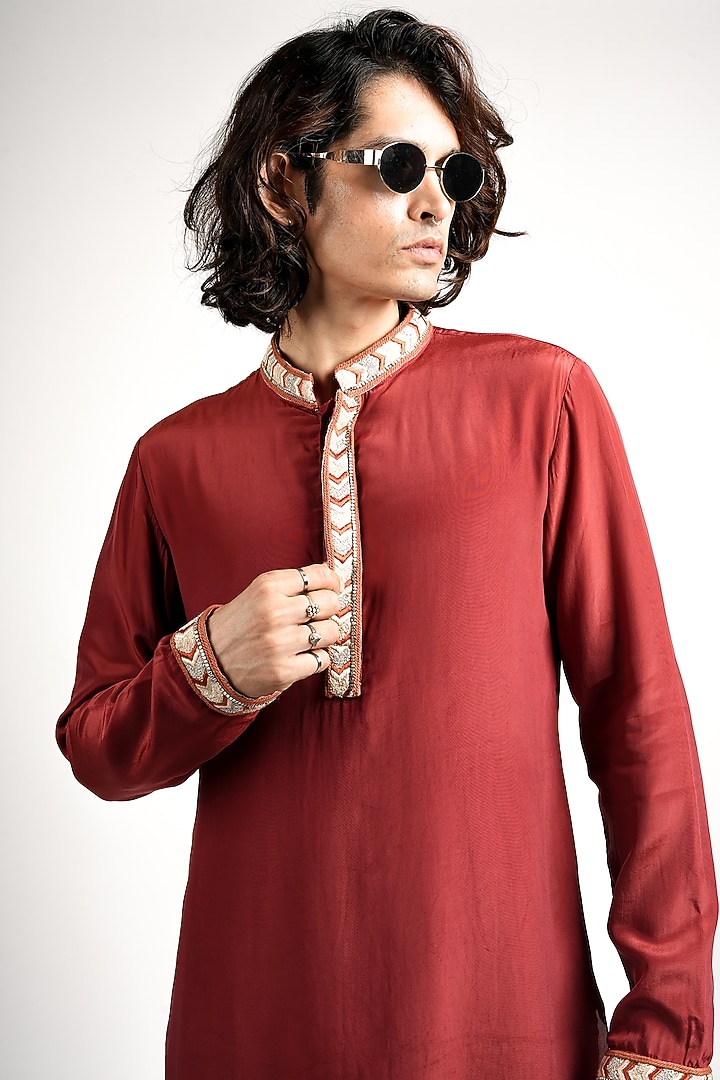 Maroon Crepe Embroidered Kurta Set by Sva By Sonam & Paras Modi Men at Pernia's Pop Up Shop