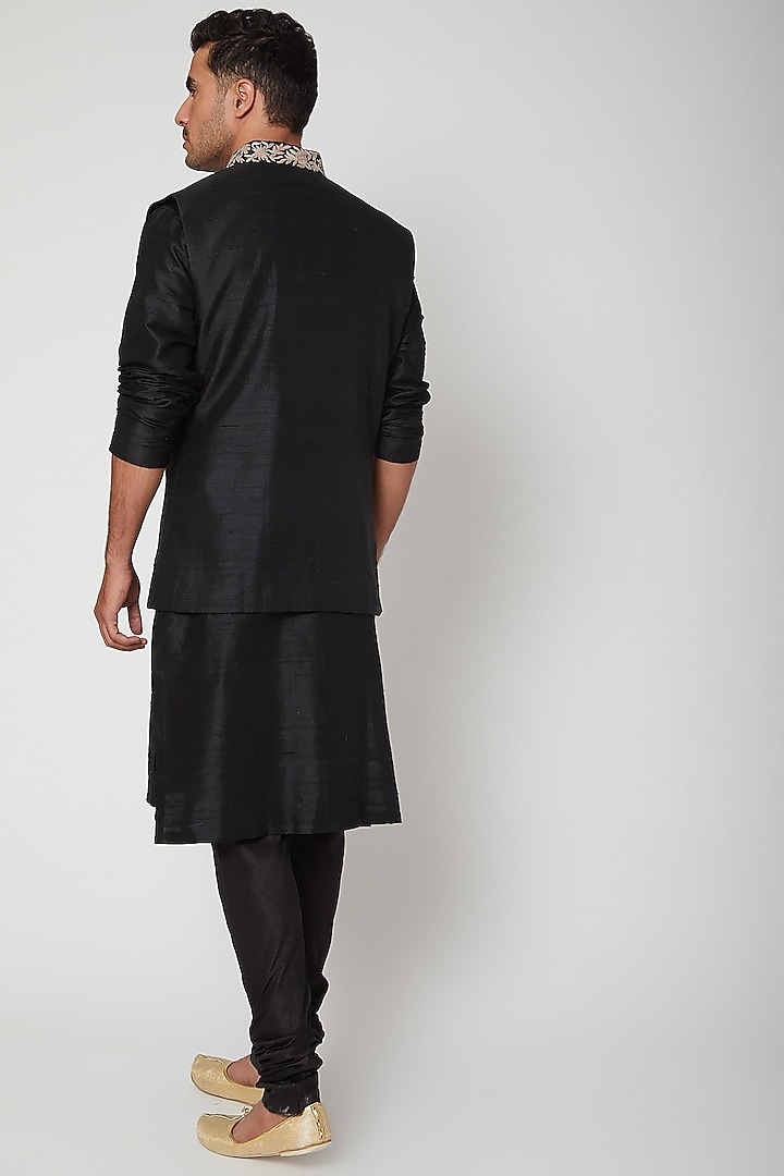 Black Raw Silk Thread Embroidered Bundi Jacket by SVA BY SONAM & PARAS MODI Men at Pernia's Pop Up Shop