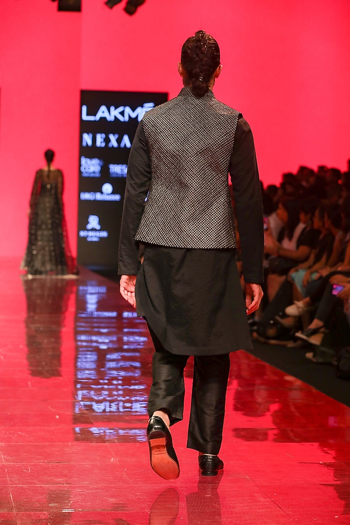Black Raw Silk Textured Bundi Jacket by SVA BY SONAM & PARAS MODI Men at Pernia's Pop Up Shop