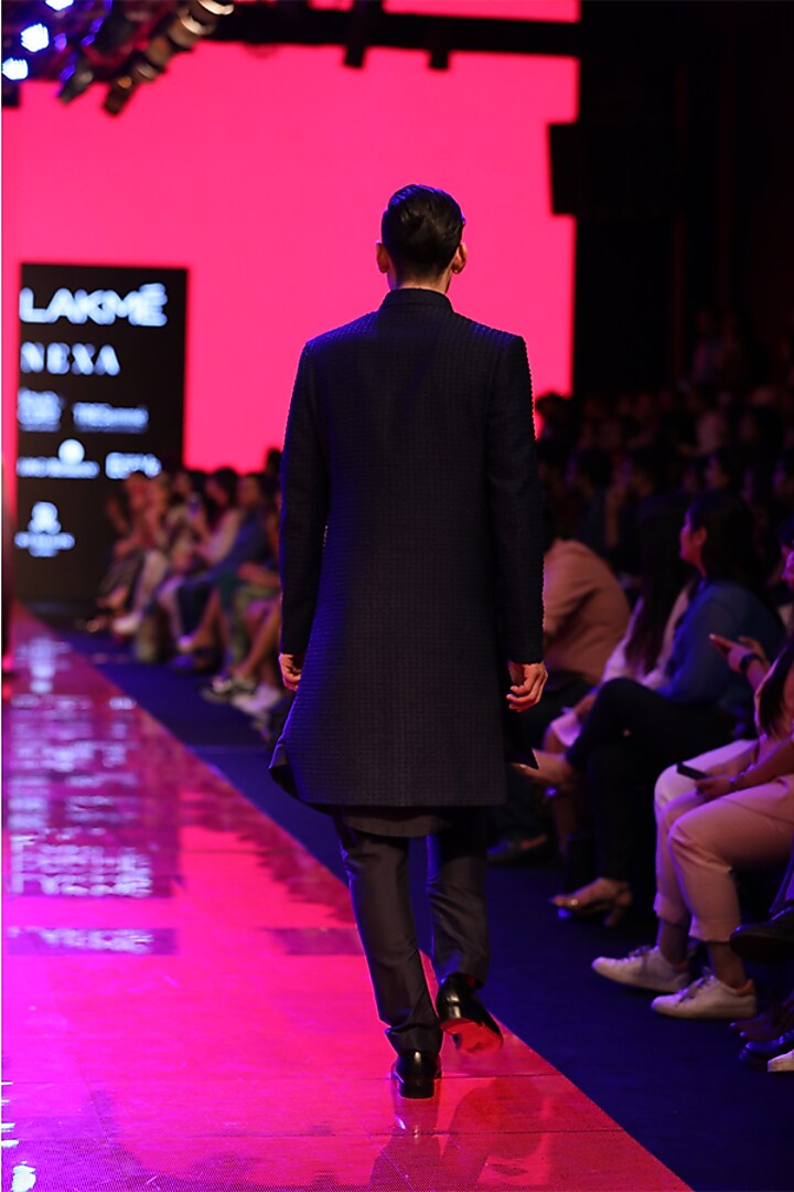 Royal Blue Pleated Kurta Set by SVA BY SONAM & PARAS MODI Men at Pernia's Pop Up Shop