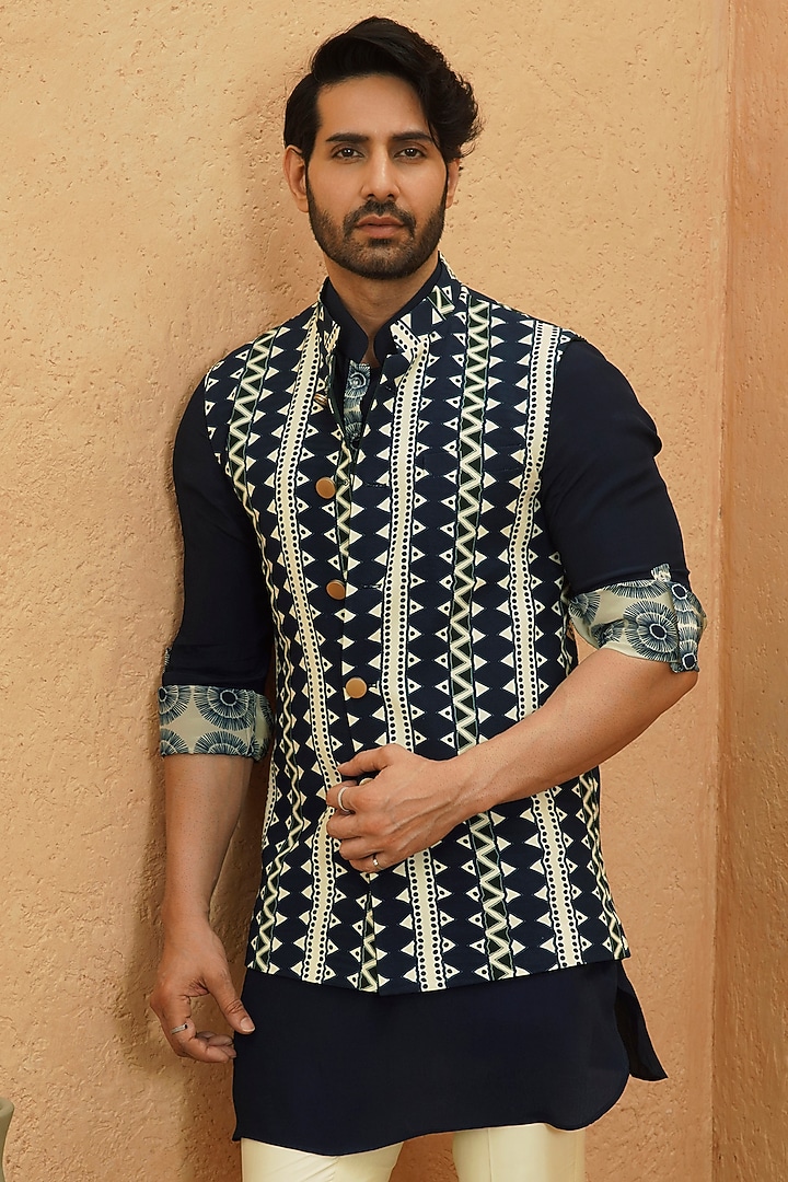Deep Navy Crepe Rolled-Up Sleeve Kurta by Sva By Sonam & Paras Modi Men at Pernia's Pop Up Shop