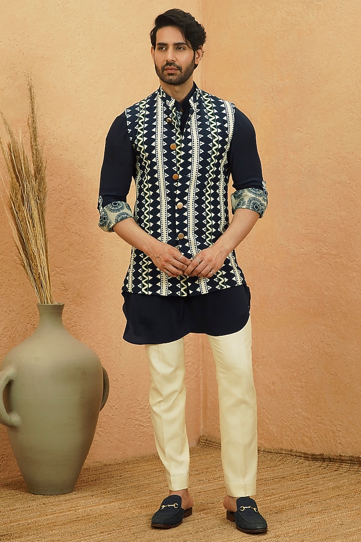 Deep Navy Crepe Rolled-Up Sleeve Kurta by Sva By Sonam & Paras Modi Men at Pernia's Pop Up Shop