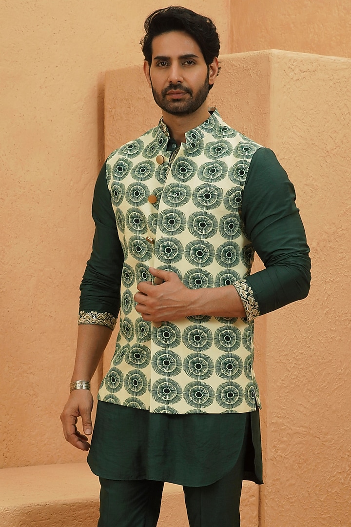 Emerald Double Georgette Embroidered Kurta Set by Sva By Sonam & Paras Modi Men at Pernia's Pop Up Shop