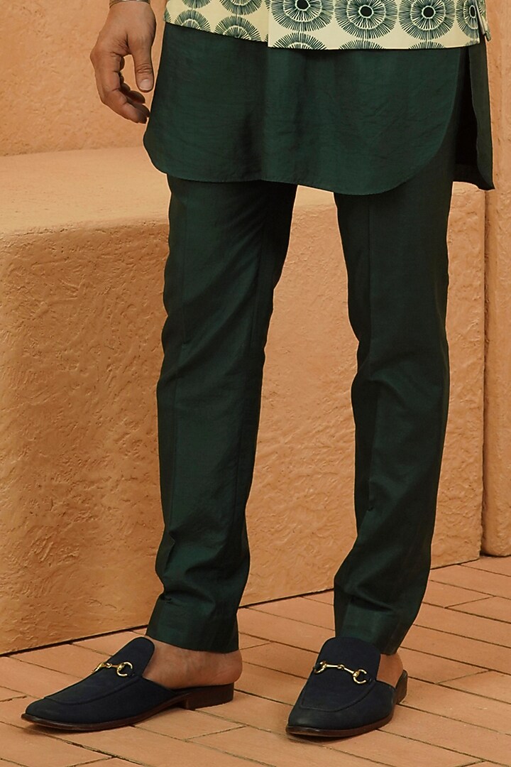 Emerald Double Georgette Embroidered Kurta Set by Sva By Sonam & Paras Modi Men at Pernia's Pop Up Shop