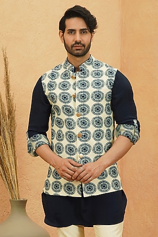 Ivory Crepe Reversible Bundi Jacket by Sva By Sonam & Paras Modi Men