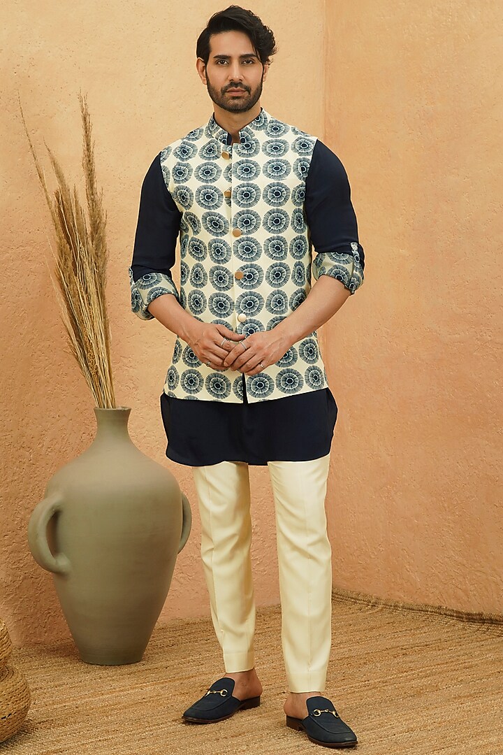 Ivory Crepe Reversible Bundi Jacket by Sva By Sonam & Paras Modi Men at Pernia's Pop Up Shop
