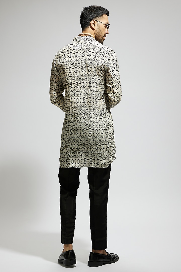 White Crepe Geo Printed Kurta by Sva By Sonam & Paras Modi Men at Pernia's Pop Up Shop