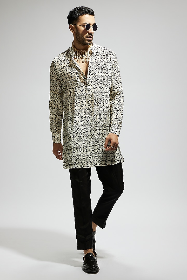 White Crepe Geo Printed Kurta by Sva By Sonam & Paras Modi Men at Pernia's Pop Up Shop