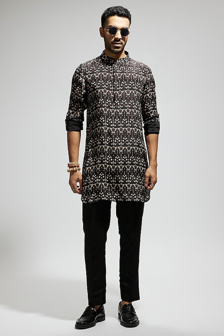 Black Crepe Geo Printed Kurta by Sva By Sonam & Paras Modi Men