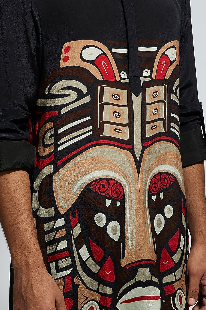 Black Crepe Jaal Printed Kurta by Sva By Sonam & Paras Modi Men at Pernia's Pop Up Shop