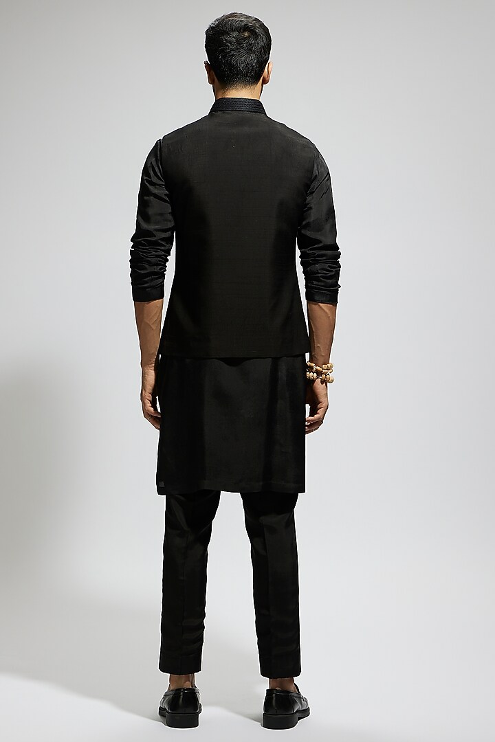 Black Silk Threadwork Bundi Jacket by Sva By Sonam & Paras Modi Men at Pernia's Pop Up Shop