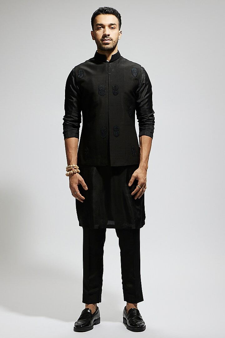 Black Silk Threadwork Bundi Jacket by Sva By Sonam & Paras Modi Men at Pernia's Pop Up Shop