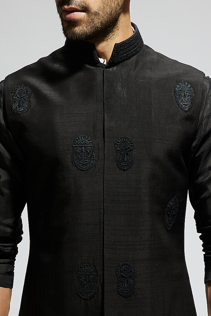 Black Silk Threadwork Bundi Jacket by Sva By Sonam & Paras Modi Men at Pernia's Pop Up Shop