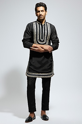 Black Silk Threadwork Kurta Set by Sva By Sonam & Paras Modi Men at Pernia's Pop Up Shop