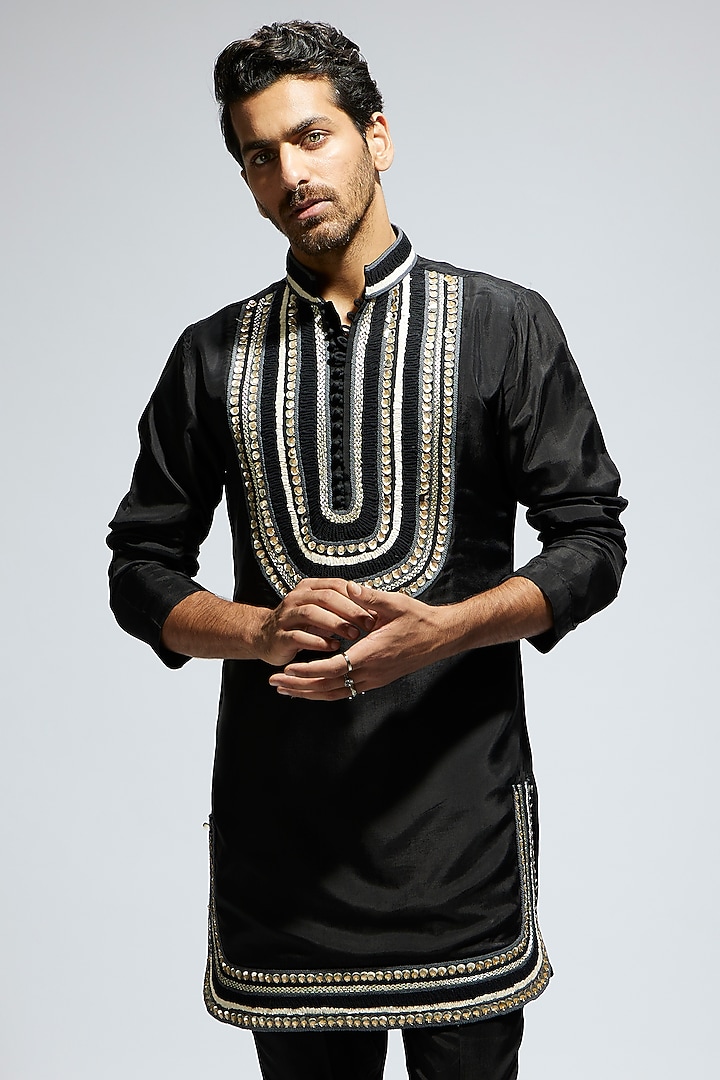 Black Silk Threadwork Kurta Set by Sva By Sonam & Paras Modi Men at Pernia's Pop Up Shop