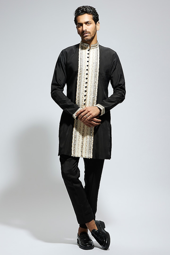 Black Silk Thread Embroidered Kurta Set by Sva By Sonam & Paras Modi Men at Pernia's Pop Up Shop