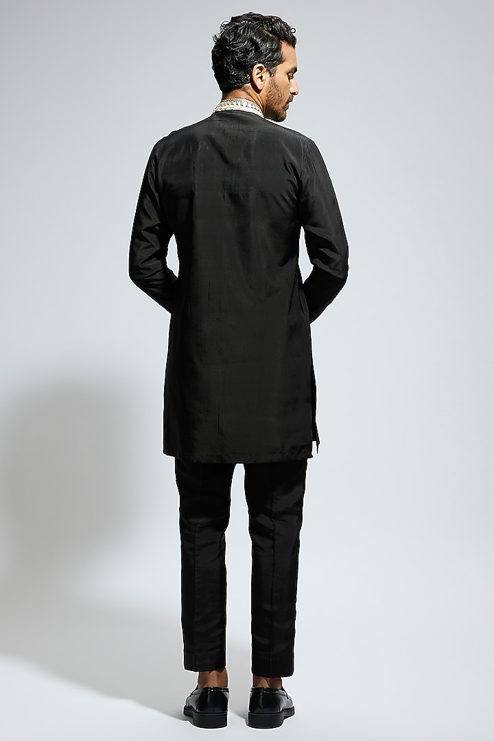 Black Silk Thread Embroidered Kurta Set by Sva By Sonam & Paras Modi Men at Pernia's Pop Up Shop