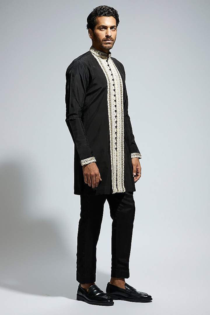 Black Silk Thread Embroidered Kurta Set by Sva By Sonam & Paras Modi Men at Pernia's Pop Up Shop