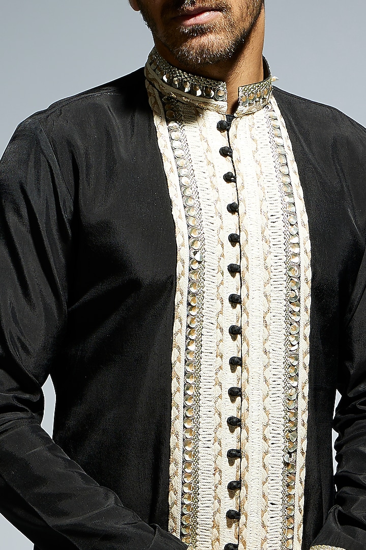 Black Silk Thread Embroidered Kurta Set by Sva By Sonam & Paras Modi Men at Pernia's Pop Up Shop