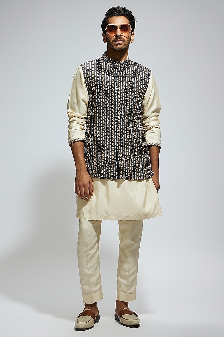 Black Silk Embellished Bundi Jacket Set by Sva By Sonam & Paras Modi Men at Pernia's Pop Up Shop