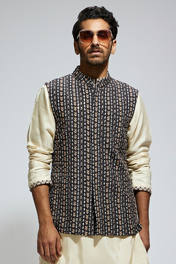 Black Silk Embellished Bundi Jacket Set by Sva By Sonam & Paras Modi Men at Pernia's Pop Up Shop