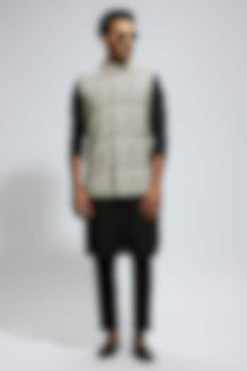 White Silk Printed Bundi Jacket Set by Sva By Sonam & Paras Modi Men at Pernia's Pop Up Shop