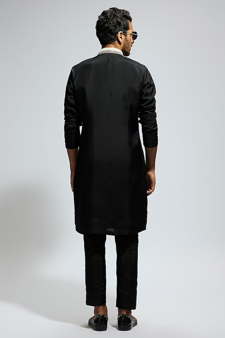 Black Crepe Embroidered Kurta Set by Sva By Sonam & Paras Modi Men at Pernia's Pop Up Shop