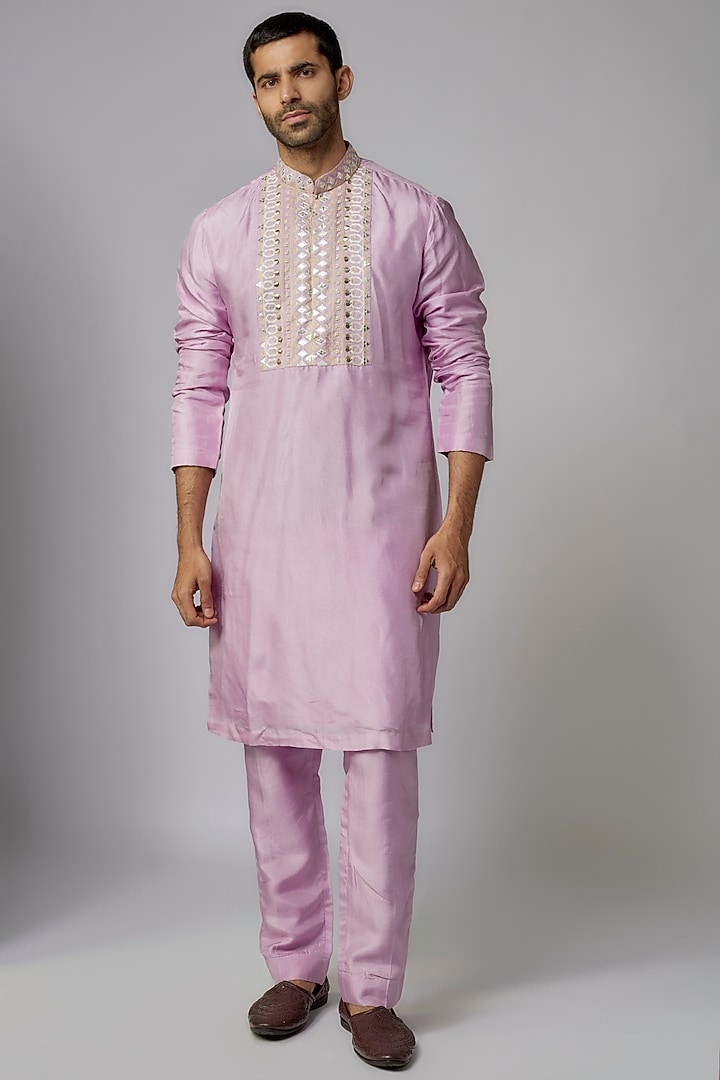 Lilac Raw Silk Embellished Bundi Jacket Set by Sva By Sonam & Paras Modi Men at Pernia's Pop Up Shop